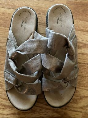 Clarks Women's Taupe Suede Knot Slide Sandals